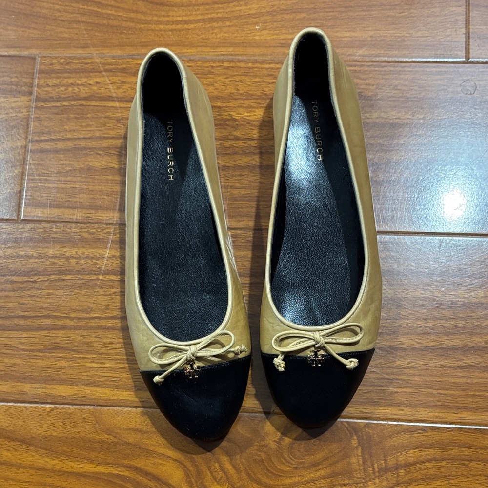 Tory Burch Leather Cap Toe Ballet Flat in Ginger Shortbread / Perfect Black